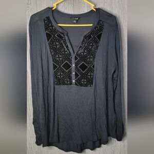 Lucky brand black long sleeve shirt with velvet design. Size large.